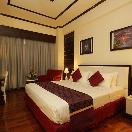 Hotel Maharadja Jakarta Exterior photo