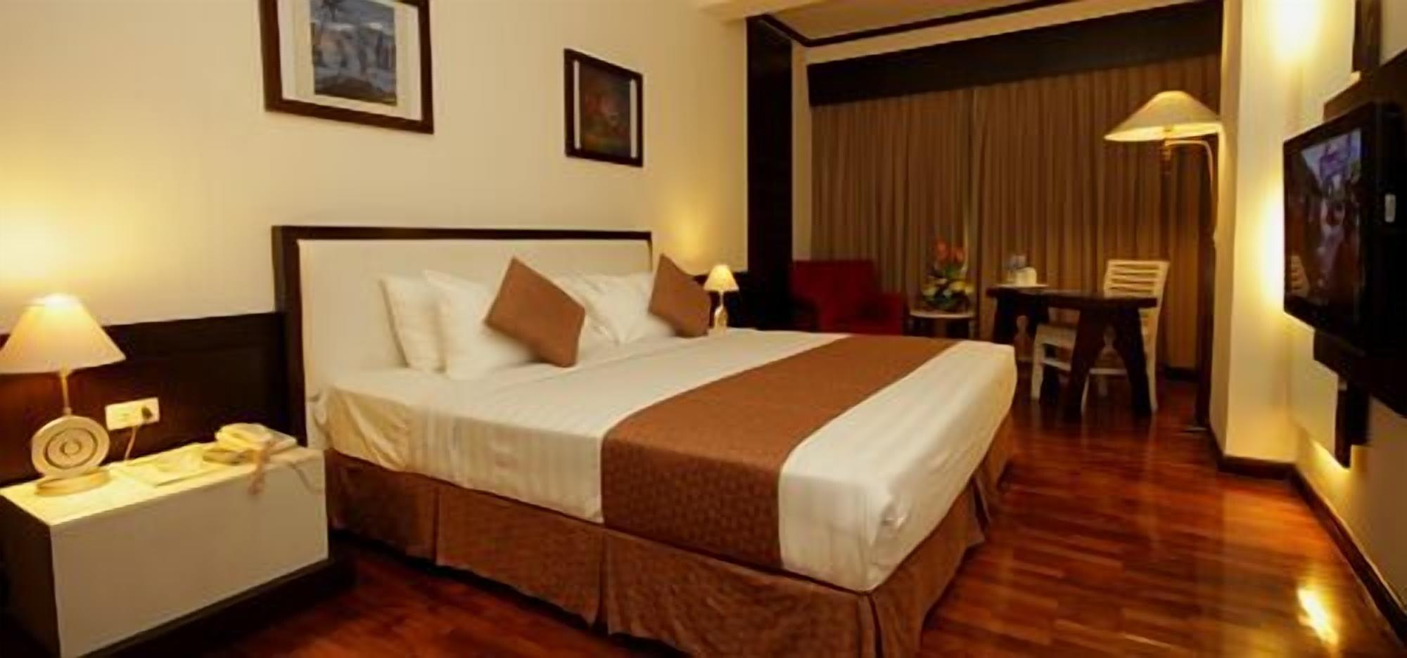 Hotel Maharadja Jakarta Exterior photo