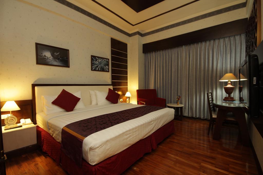 Hotel Maharadja Jakarta Exterior photo