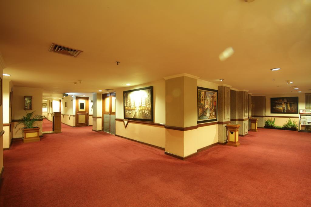 Hotel Maharadja Jakarta Exterior photo