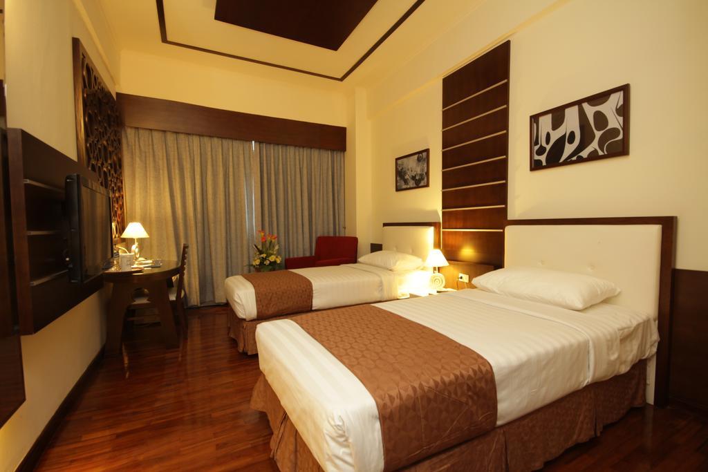 Hotel Maharadja Jakarta Exterior photo